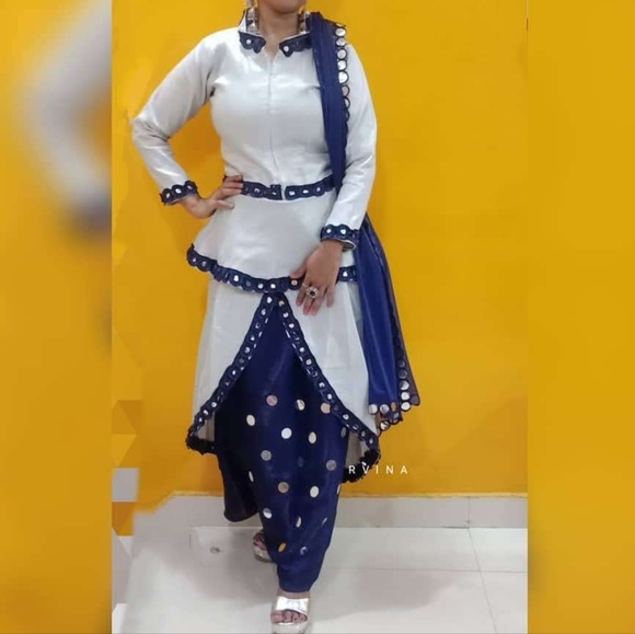 Silver kurta and blue skirt - Picture 3 of 3